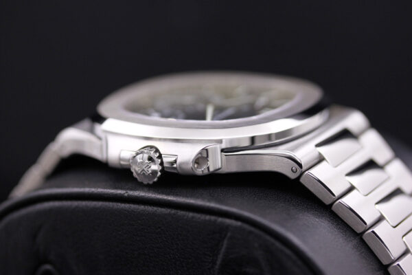 5712Amint6_588eb427-c855-4029-843c-96a2a1b88000.jpg Patek Philippe Nautilus Moon Phases 40mm 5712/1A Blue Dial