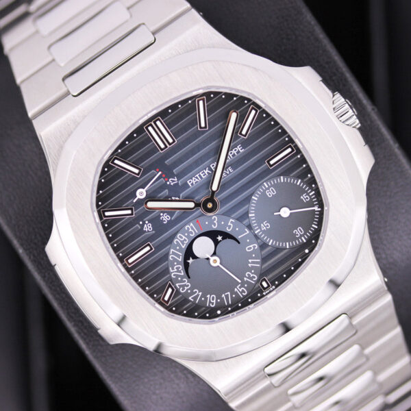 5712Amint9_db9b172c-c5c6-4bcd-8f64-5b6b6037f198.jpg Patek Philippe Nautilus Moon Phases 40mm 5712/1A Blue Dial