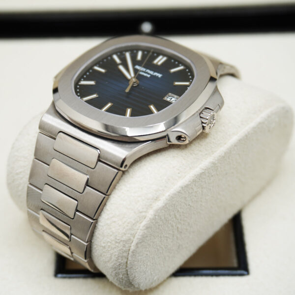 DSC01936.jpg Patek Philippe Nautilus Self-Winding 41mm 5811-1G-001 Blue Dial