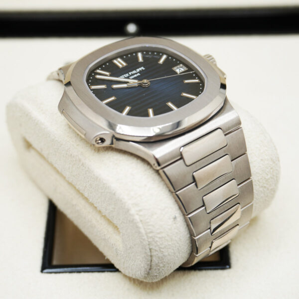 DSC01937.jpg Patek Philippe Nautilus Self-Winding 41mm 5811-1G-001 Blue Dial