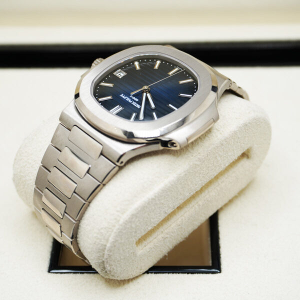 DSC01938.jpg Patek Philippe Nautilus Self-Winding 41mm 5811-1G-001 Blue Dial