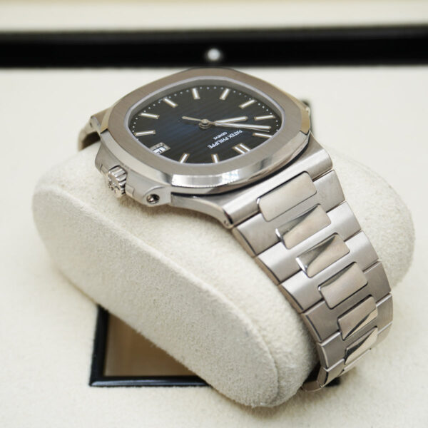 DSC01939.jpg Patek Philippe Nautilus Self-Winding 41mm 5811-1G-001 Blue Dial