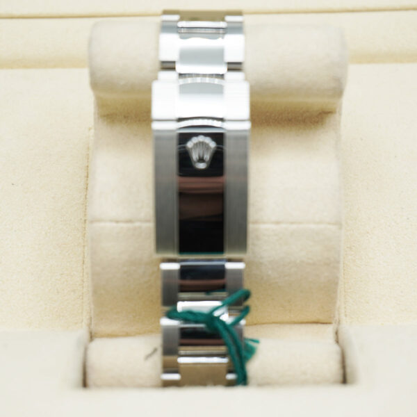 DSC01950.jpg Rolex Datejust 41mm Bright Blue Dial Fluted Bezel 126334