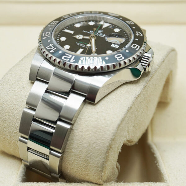 DSC05629.jpg Rolex GMT-Master II "Bruce Wayne" 126710GRNR