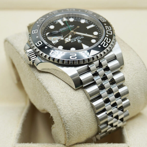 DSC05697.jpg Rolex GMT-Master II "Bruce Wayne" 126710GRNR