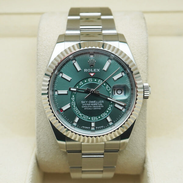 DSC06583.jpg Rolex Sky-Dweller 336934 Green Dial Oyster Bracelet Stainless Steel