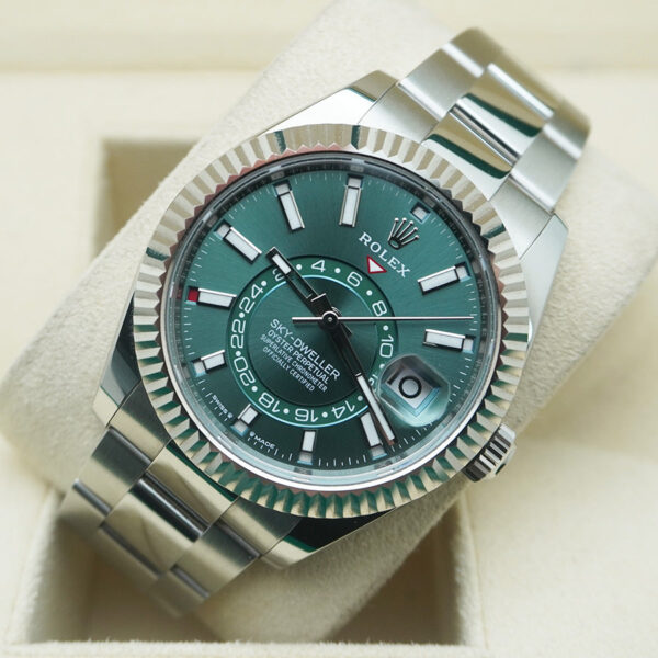 DSC06584.jpg Rolex Sky-Dweller 336934 Green Dial Oyster Bracelet Stainless Steel