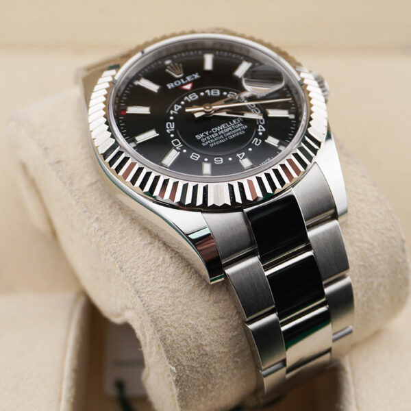 DSC07702.jpg Rolex Sky-Dweller 42mm Stainless Steel 326934 Black Dial