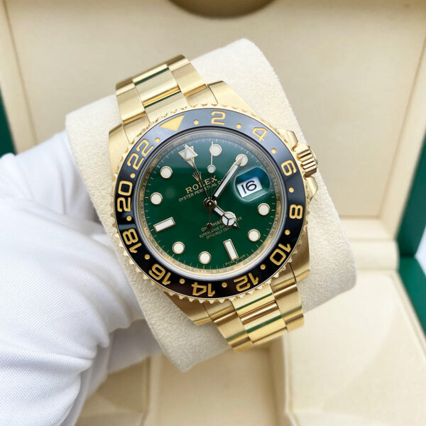 IMG_4842.jpg Rolex GMT-Master II 40mm 116718 Green Dial