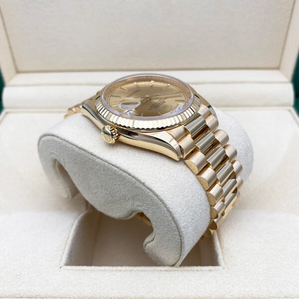 IMG_4853.jpg Rolex Day-Date 36mm Presidential 128238 Fluted Bezel Champagne Dial