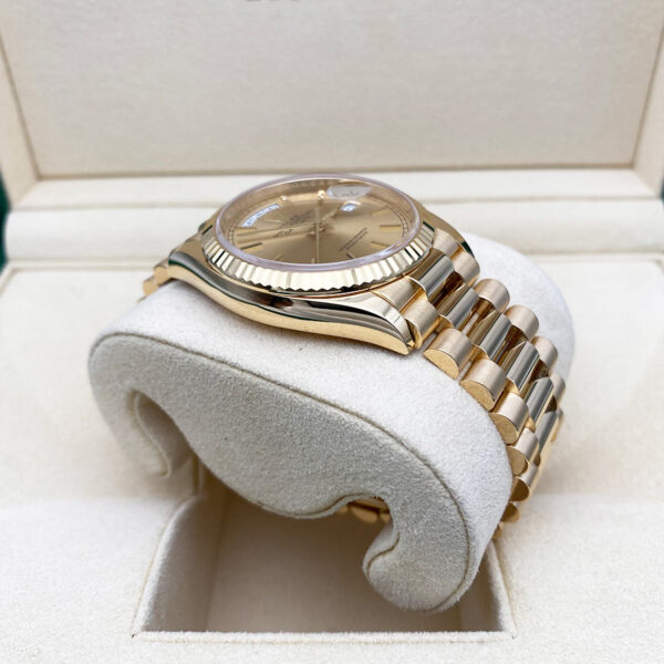 IMG_4855.jpg Rolex Day-Date 36mm Presidential 128238 Fluted Bezel Champagne Dial