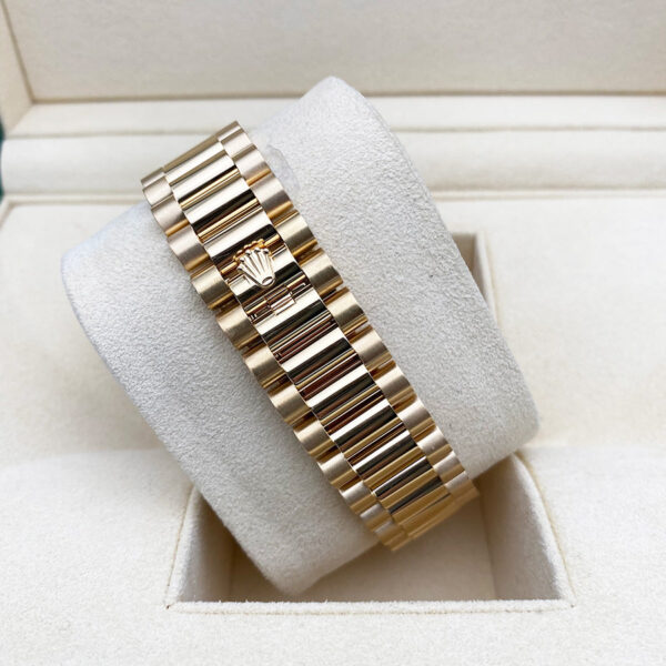 IMG_4856.jpg Rolex Day-Date 36mm Presidential 128238 Fluted Bezel Champagne Dial
