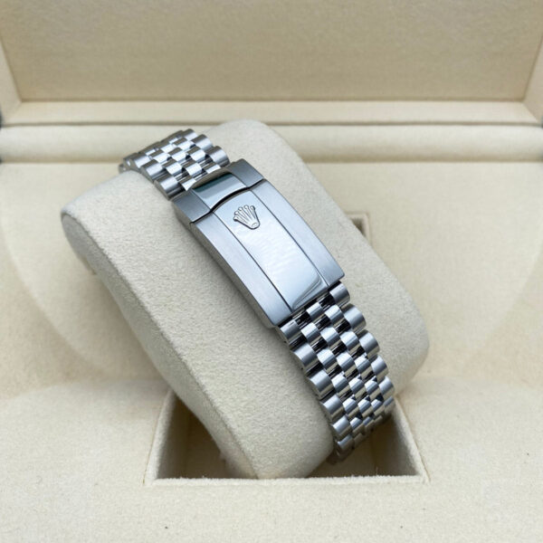 IMG_5300.jpg Rolex Datejust 36mm Fluted Bezel Jubilee Bracelet Silver Diamond 6 and 9 Hour Marker Dial